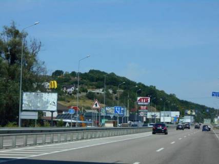 Білборд, Бігборд (Борд)  B у с. Лісники, 6х3  Дніпровське шосе, траса Н-01 "Київ-Знам'янка", км 21+080 право, за 180м до повороту на с. Лісники, за 430м до магазинів Сільпо та АТБ, за 580м до магазину Фора Фото 1