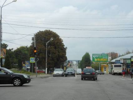 Білборд, Бігборд (Борд)  A у Обухові м. Обухів, перетин вул.Київська-Каштанова, на зупинці; на світлофорі; 200 м. до супермаркету "Фуршет" Фото 1