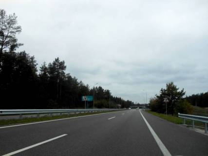 Білборд, Бігборд (Борд)  B у Київських трасах, 6х3  Дніпровське шосе, траса Н-01 "Київ-Знам'янка", км 35+120 право, через 1км після з/д станції, навпроти котеджного містечка "Грін Вуд", за 300м до повороту на с. Нові Безрадичі Фото 1