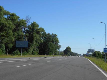 Билборд B в Заліссі, 6х3  с. Залісся, чернігівська траса, траса М-01 "Київ-Чернігів-Нові Яриловичі", км 43+950 ліво, вул. Київська, за 100м до ресторану "Три козаки", за 820м до повороту на вул. Окружна та с. Богданівка, через 200м після АЗС "ОККО" фото 1