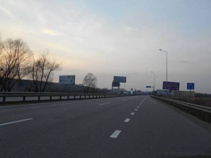 Білборд, Бігборд (Борд)  B у Ходосівці, 6х3  Дніпровське шосе, траса Н-01 "Київ-Знам'янка", км 24+820 право, за 820м до ТЦ "МегаМаркет", за 570м до ТЦ "Аракс", через 280м після розв'язки на с. Креничі Фото 1