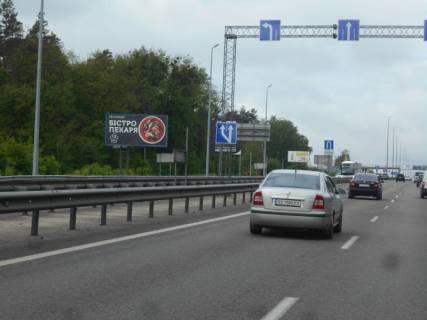 Билборд B в Капітанівке, 6х3  с. Капітанівка, траса М-06 "Київ-Чоп" (Житомир), км 23+820 ліво, за 1км до повороту на Ворзель та АЗС АМІС, на розвороті в бік Києва фото 1