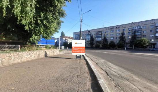 Ситилайт B в Василькове, 1,2х1,8  м. Васильків, вул. Декабристів, 2, перехрестя з вул. Грушевського, біля Укрсіббанк, через 120м після автобусної зупинки, через 220м після перехрестя з вул. Шевченка та магазину "Еко-Маркет", за 60м до повороту на вул. Гоголя фото 1