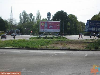 Билборд  в Никополе Проспект Трубников, 7 - ЦУМ, Билла фото 1