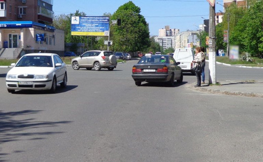 Білборд, Бігборд (Борд)  B у Бровари, 3х6  Бровари бульвар Незалежності,13/вул.Чорних Запорожців (колишня вул.Короленко)/ВТБ банк,Космо (В) Фото 1